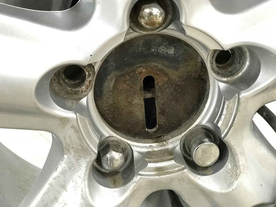 CQAAAgKYf2A 960 крепление номера на колесо