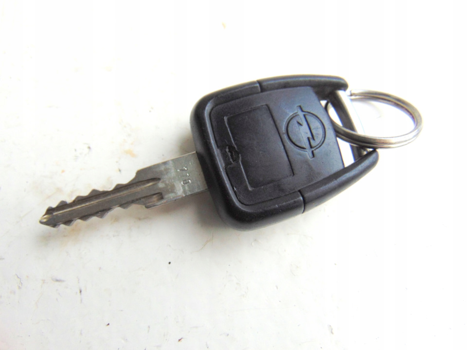 Ключ вектра б. Ключ Опель Вектра с 2002 года. Ключ зажигания Opel Vectra 1999. Opel Astra g ключ зажигания.