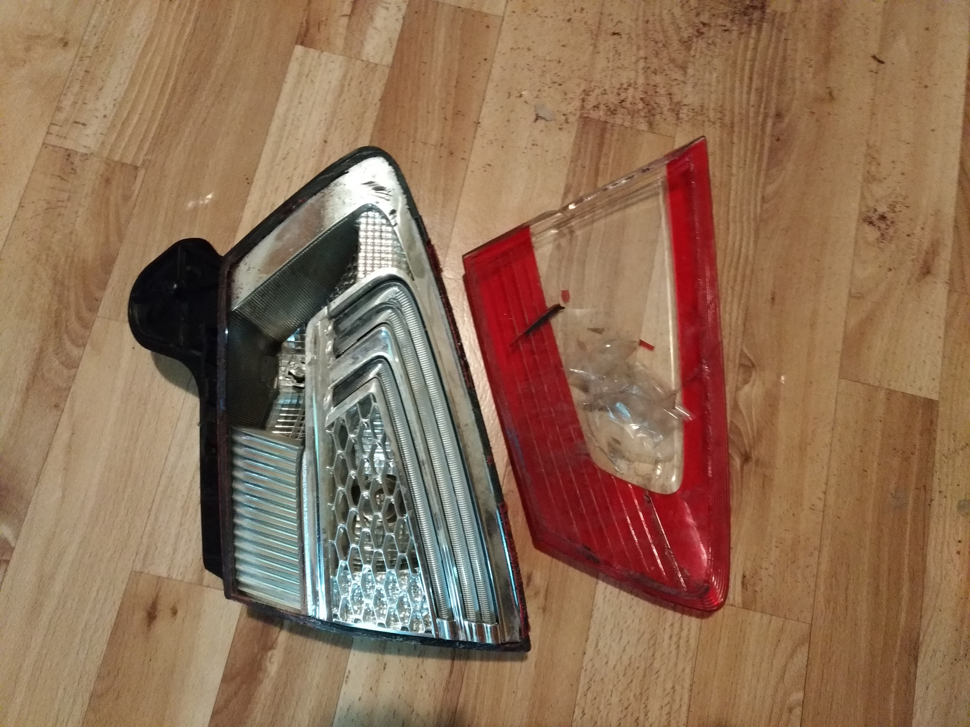 фонарь внутренний левый ltz 52136094. правая внутренний фонарь. фонарь задний правый газ 31105. задний фонарь для гретты. купить задние фонари на пассат б2.