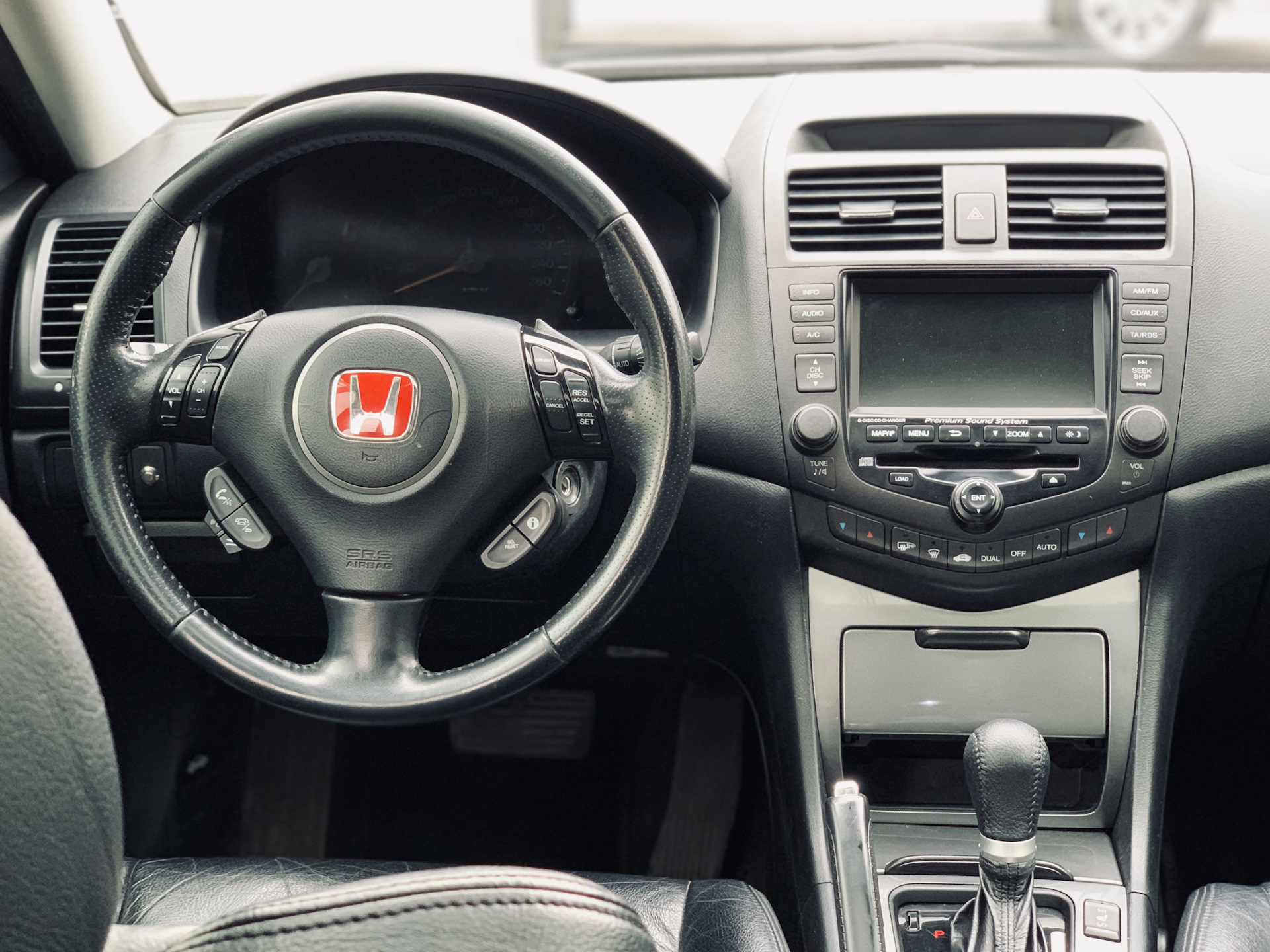 Звук штатное Premium System + Bluetooth — Honda Accord (7G), 2,4 л
