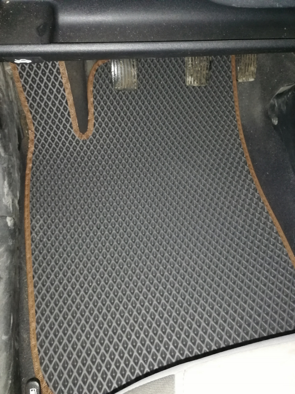 Замена ковриков — Hyundai Getz, 1,4 л, 2010 года | аксессуары | DRIVE2