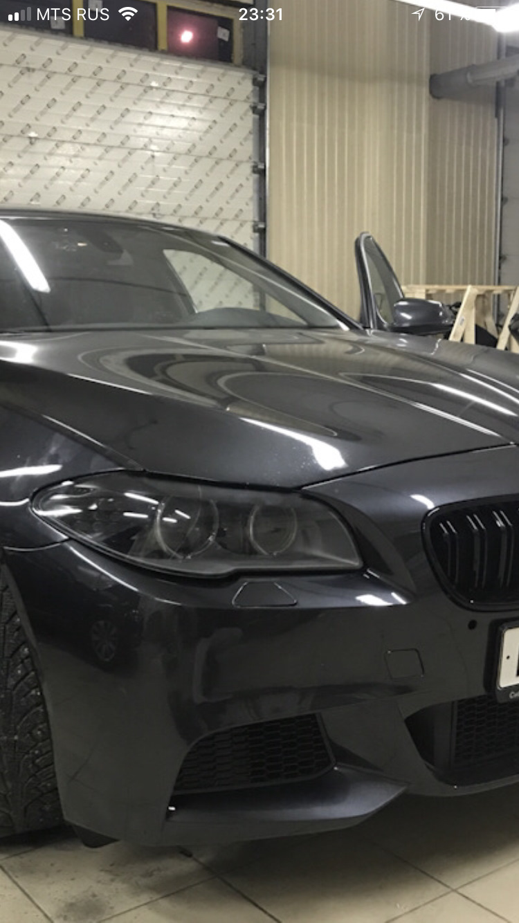 Пленка f 10. Бмв м5 ф10 в пленке. Bmw f10 передняя оптика альтернативная. Bmw 5 f10 в пленке. Пленка f 10.