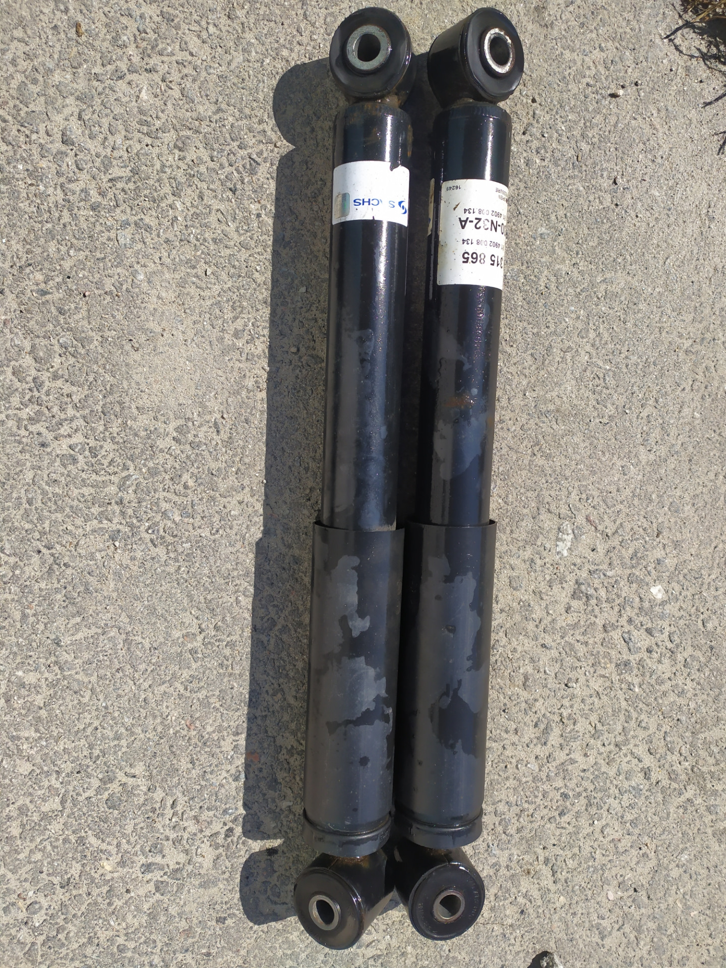 Амортизатор уаз 3163 передний. Задний амортизатор для заз 965. Амортизатор передний l200. Амортизатор задание. Газовый упор 800n.