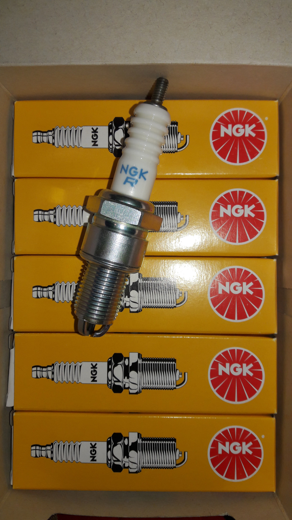 Свечи зажигания NGK (BUR6ET) 3172 — Audi 200 (C3), 2,2 л., 1989 года ...