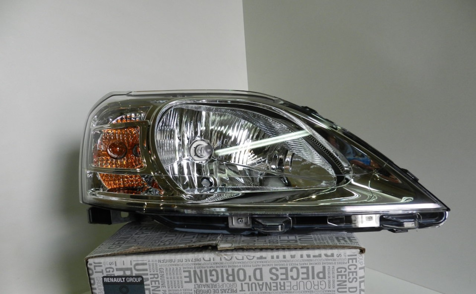 8200744754 Фара правая RENAULT | Запчасти на DRIVE2