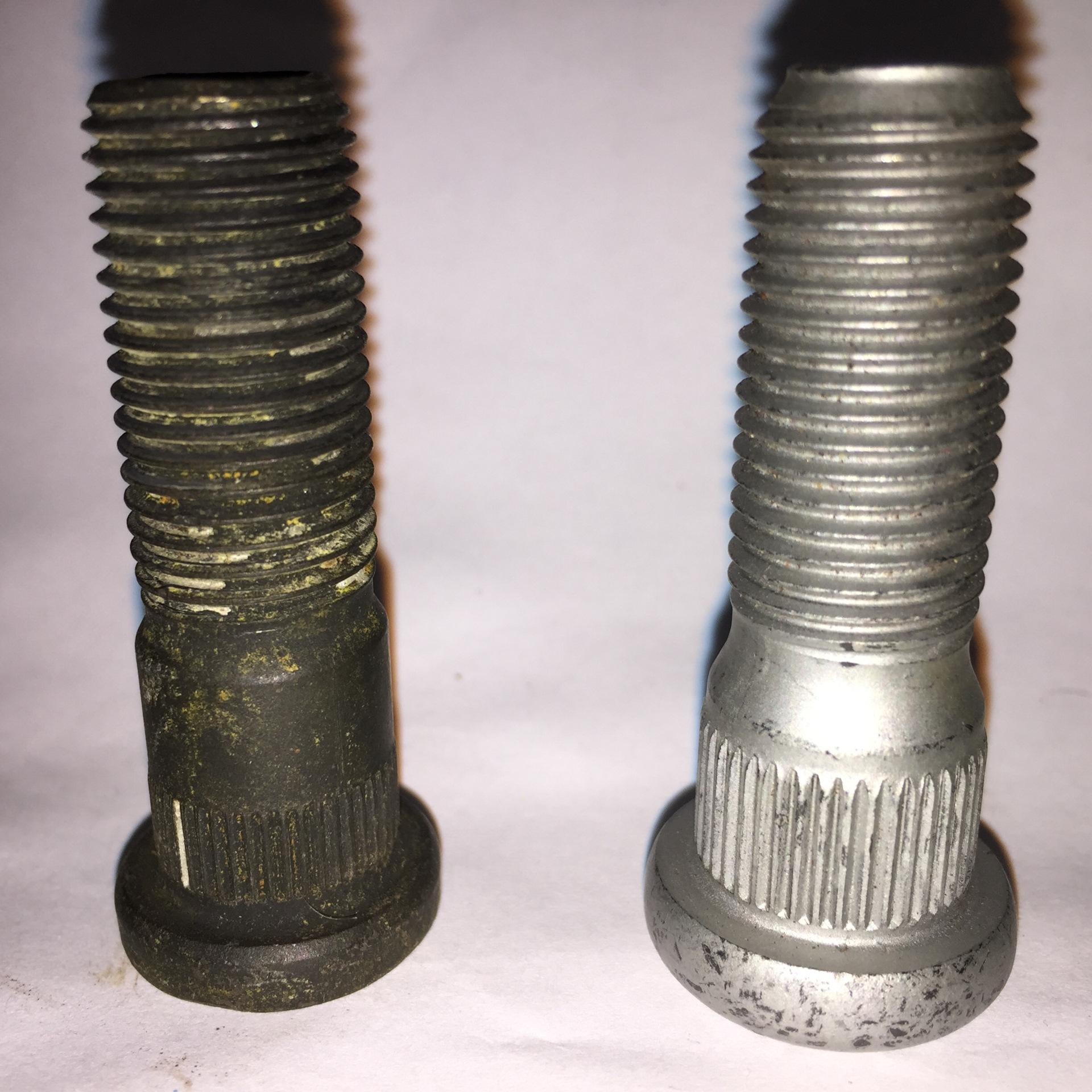 Ford 1473166 шпилька колеса. Шпилька колеса форд фокус. Шпильки форд мондео. Шпилька опоры форд фокус 2 2. Шпилька колесная форд фокус 2.
