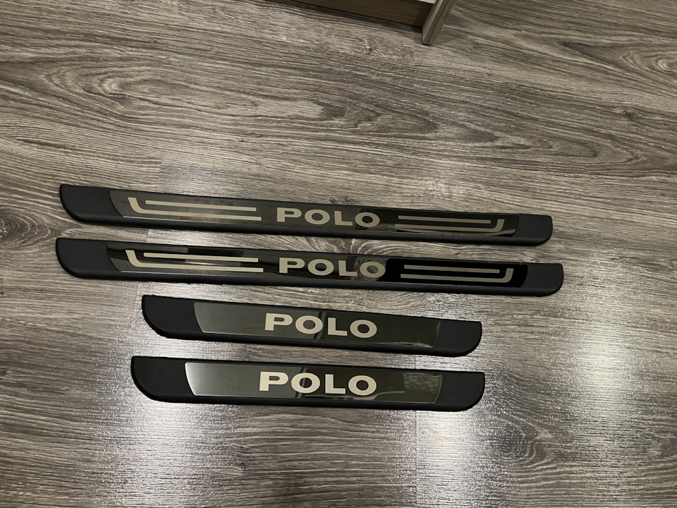 Накладки на пороги — Volkswagen Polo Sedan, 1,6 л, 2012 года ...