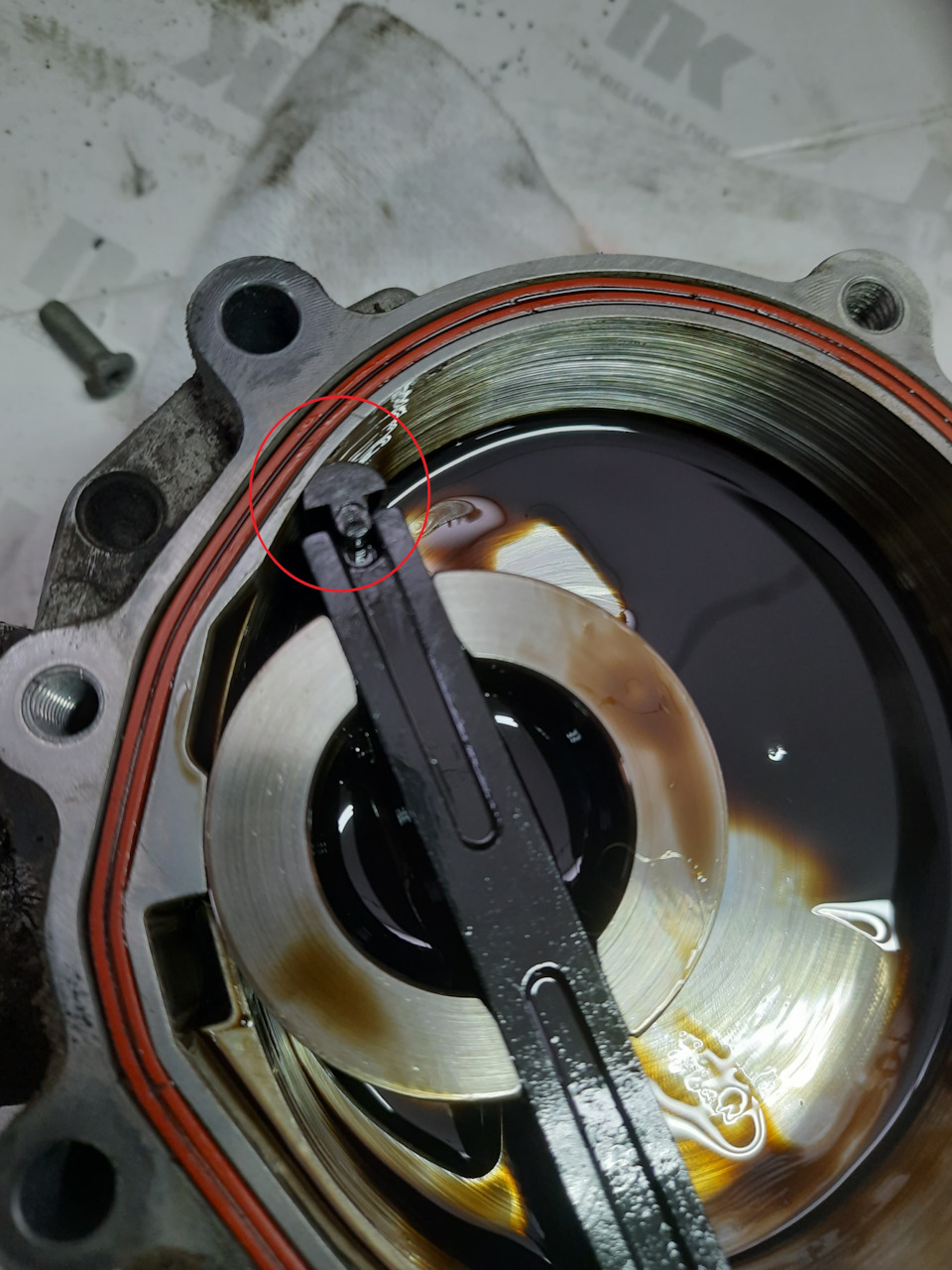 Старый насос с пробегом 300+ — Volkswagen Passat B7