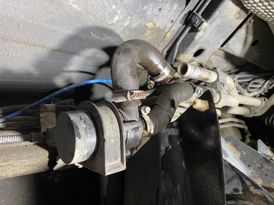 Закольцованные патрубки через насос. — Volkswagen Transporter T5