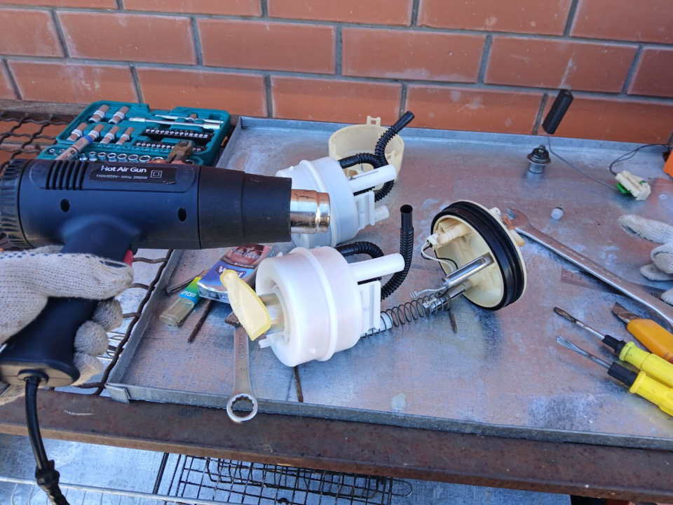 . — Nissan Tiida (1G)