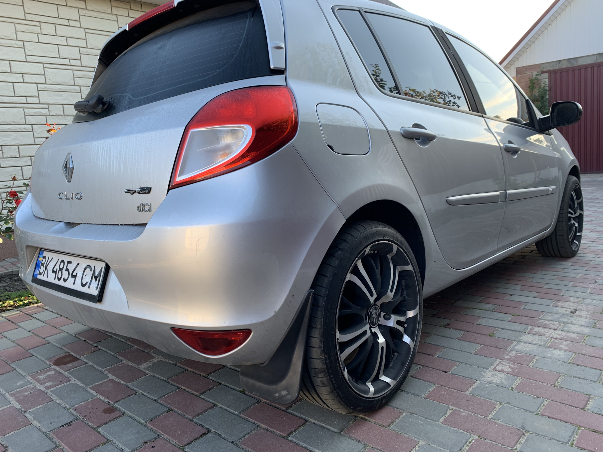 шумоизоляция подкрылков — Renault Clio III, 1,5 л, 2011 года | тюнинг ...