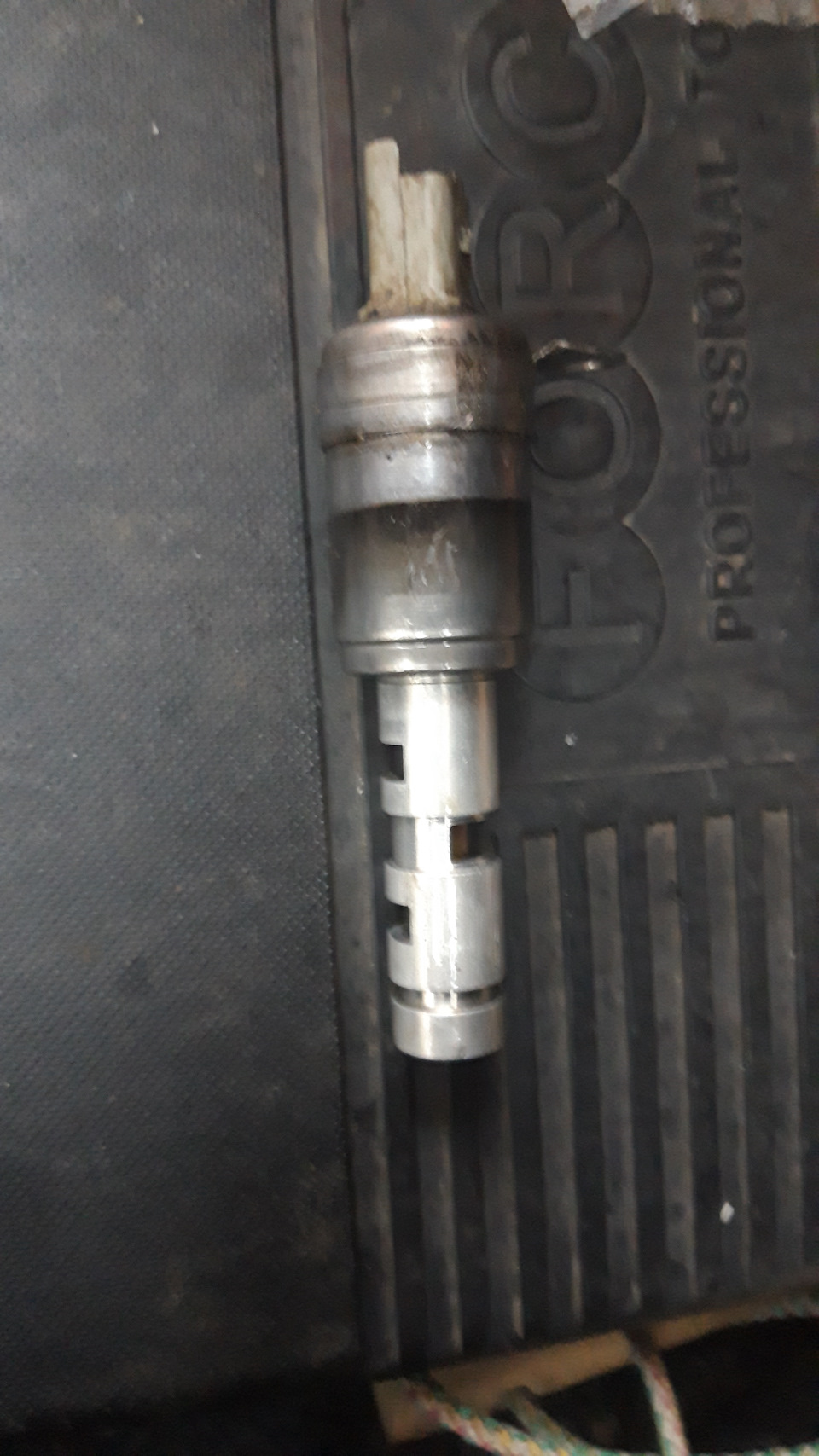 Замена клапана фазорегулятора — Renault Megane II, 1,6 л, 2008 года ...