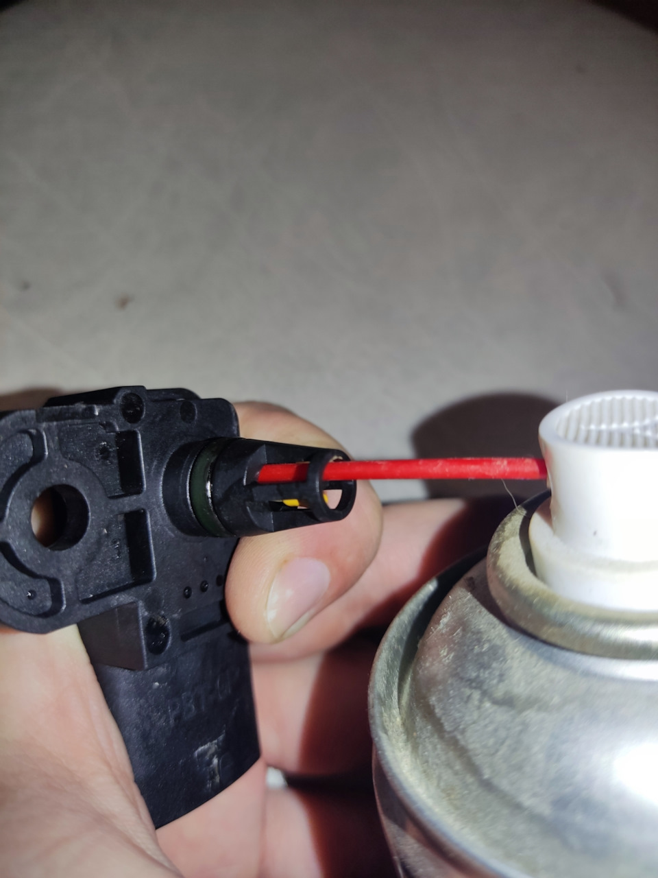 Замена датчика температуры / давления воздуха во впускном коллекторе ...