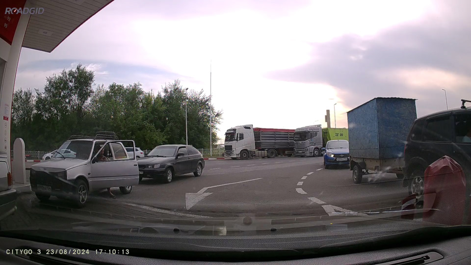 ✅ — Lada Приора седан