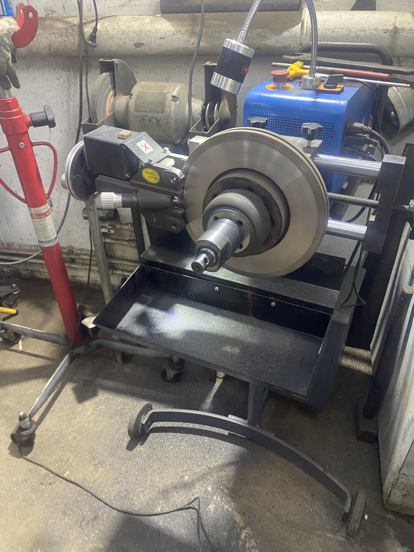 Вибрация руля при торможении — Ford Focus II Hatchback, 1,8 л, 2011 ...