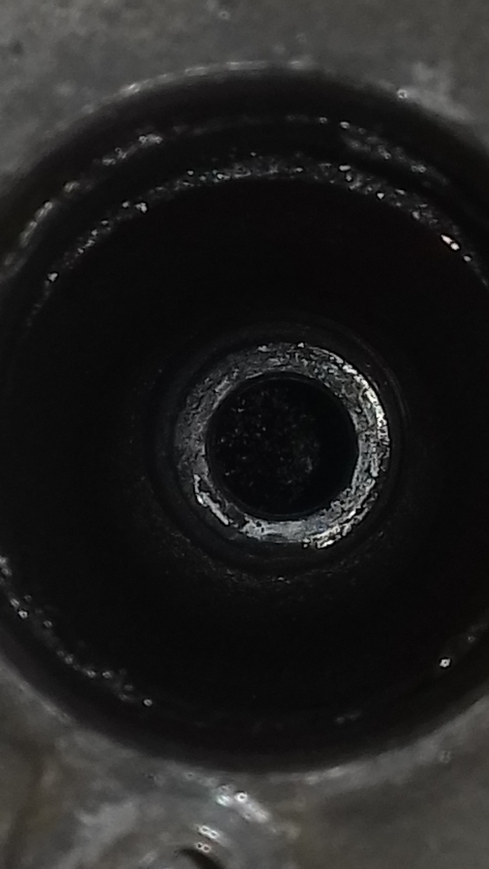 Выстрелила свеча. — Lada Приора седан, 1,6 л, 2007 года | поломка | DRIVE2