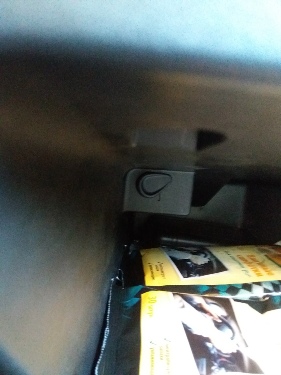 Заглушка в перчаточном ящике. — Renault Megane II, 1,6 л, 2008 года ...