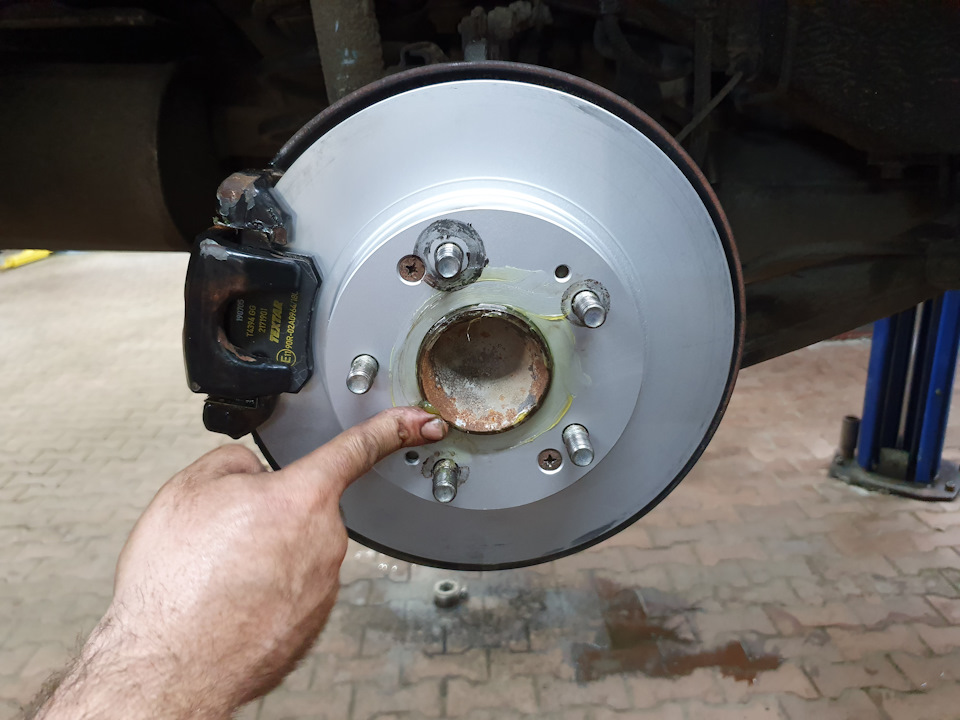 последний штрих Ceratec — Honda Civic 4D (8G). Запчасти на фото: 2171901