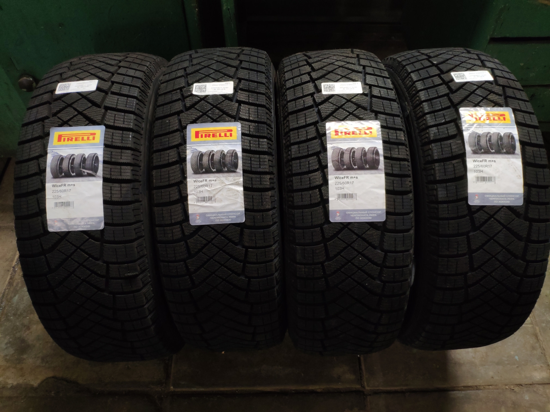 Резина Pirelli Ice Zero FR — Ford Kuga (2G), 2,5 л, 2016 года | шины ...