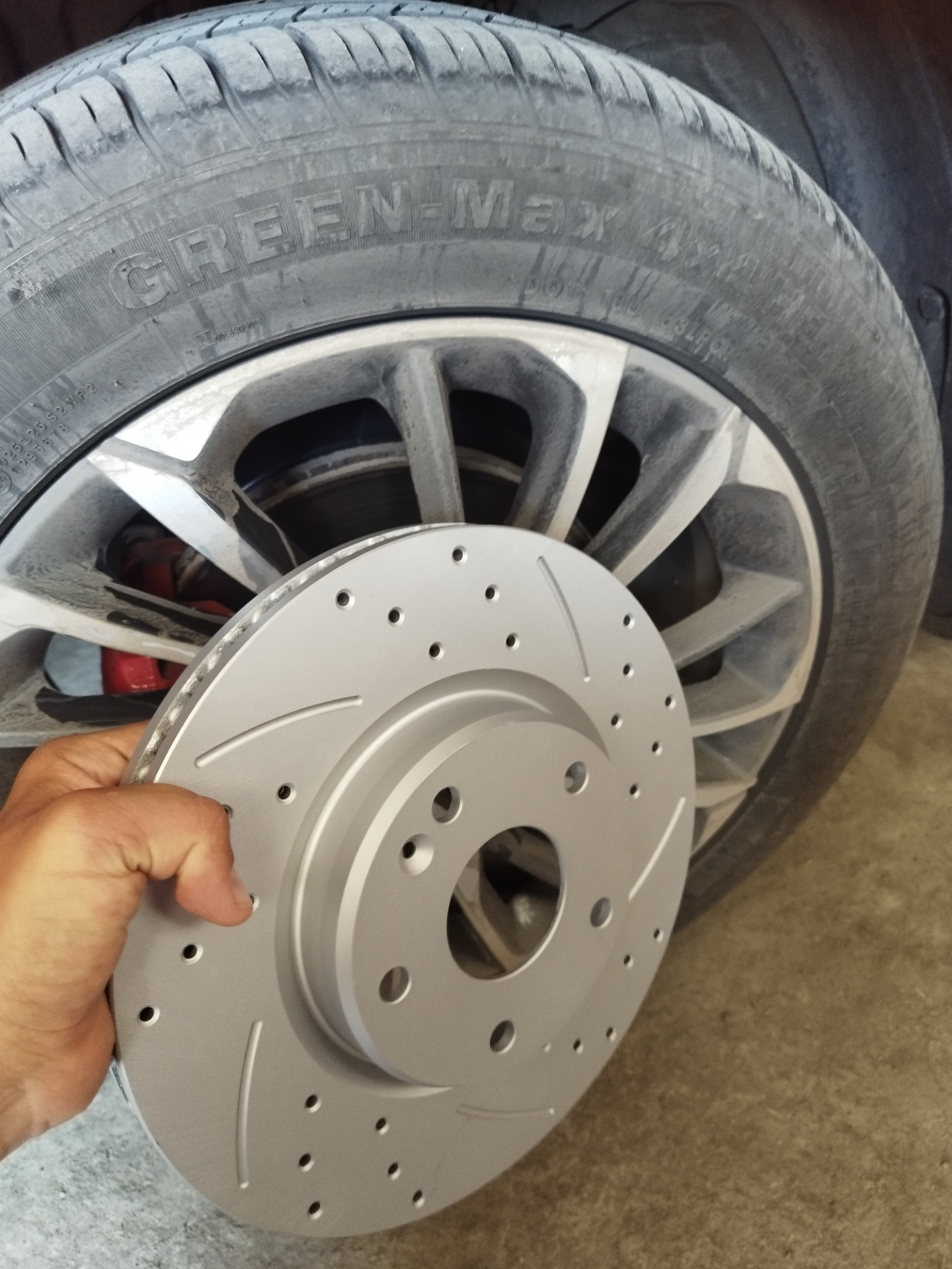 Передние тормозные диски, купил в Kvandr Auto — Geely Coolray (1G), 1,5 ...