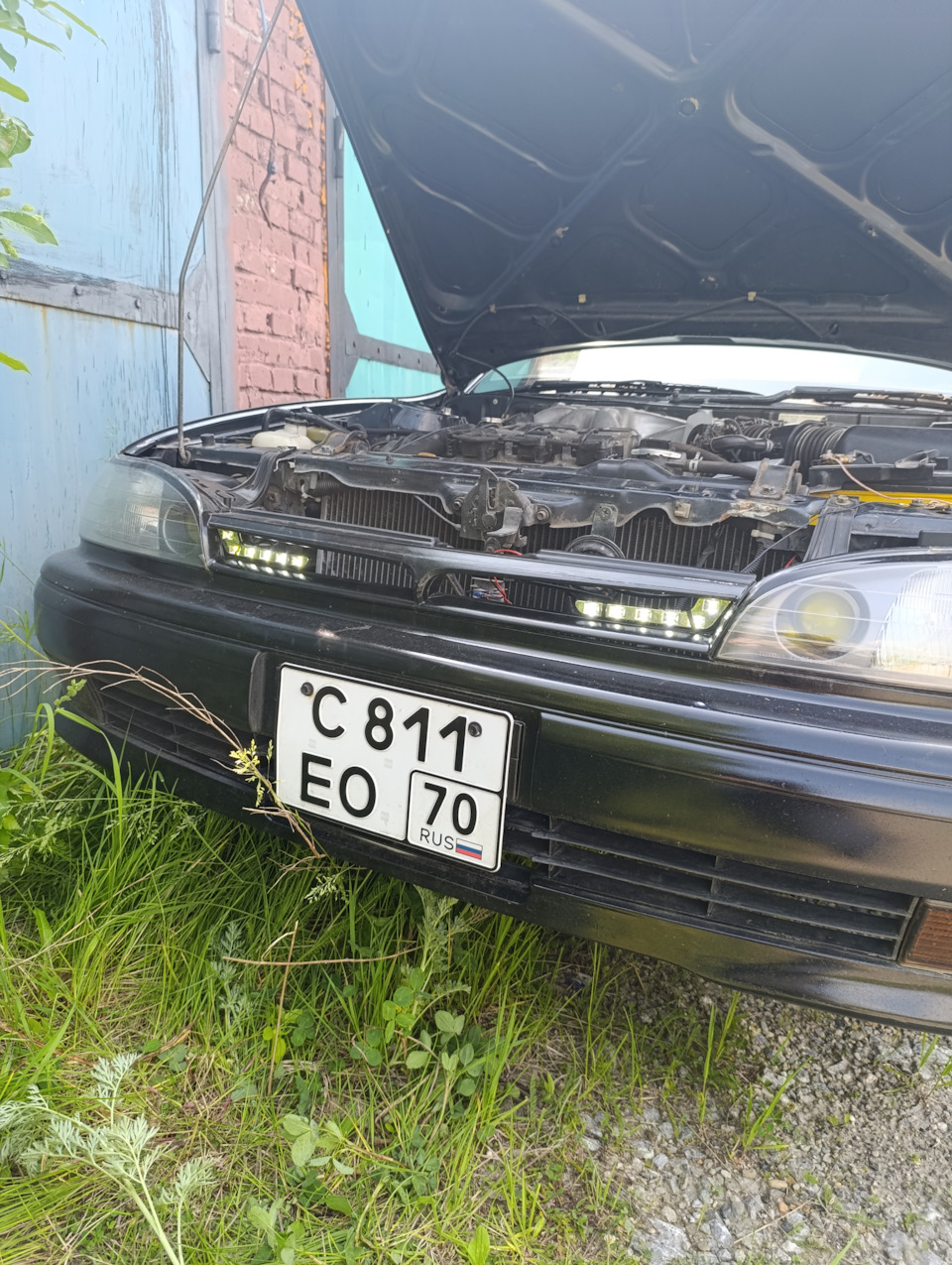 Не придумал, куда еще можно их прилепить — Toyota Vista (30)