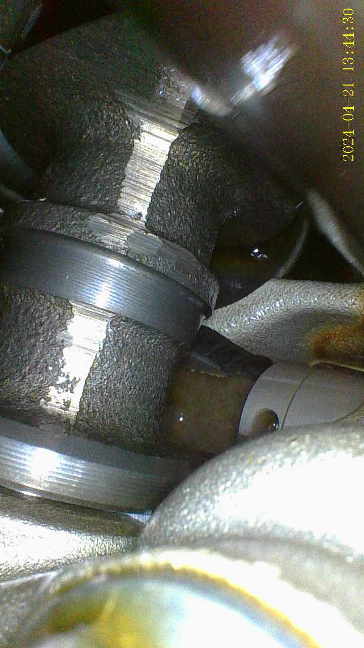 Посмотрел камерой внутри под клапанной крышкой . — Mitsubishi Lancer X ...