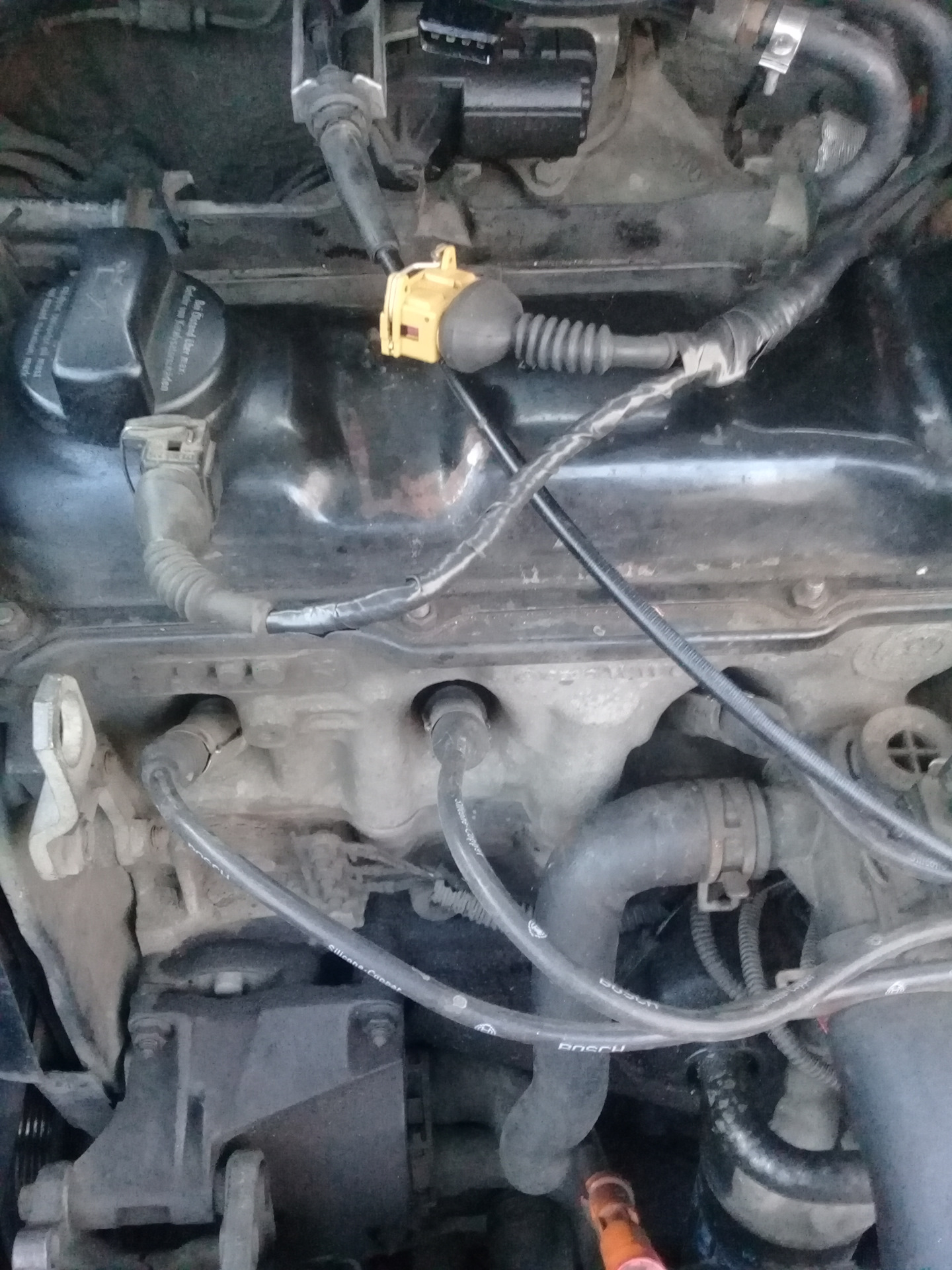Замена фишки форсунки (дтвв) моновпрыска — Volkswagen Passat B4, 1,8 л ...