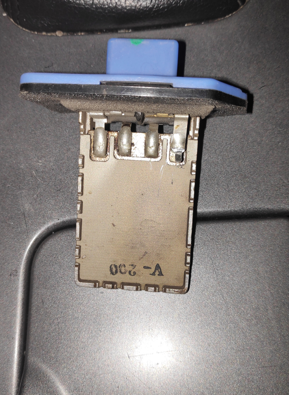 Перегорел резистор печки и последствия. - Chevrolet Niva, 1,7 л, 2010 года своим