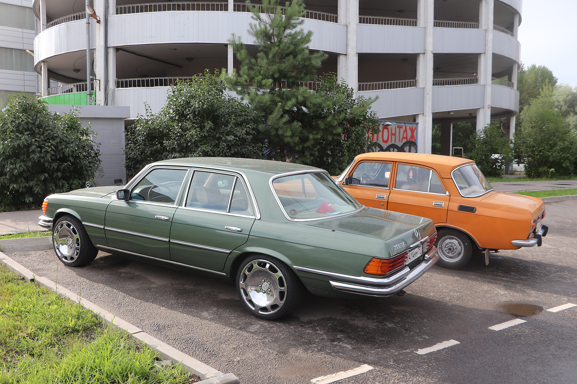 Москвич-2140 & Mercedes-Benz W116. — Москвич 2140, 1,5 л, 1983 года ...