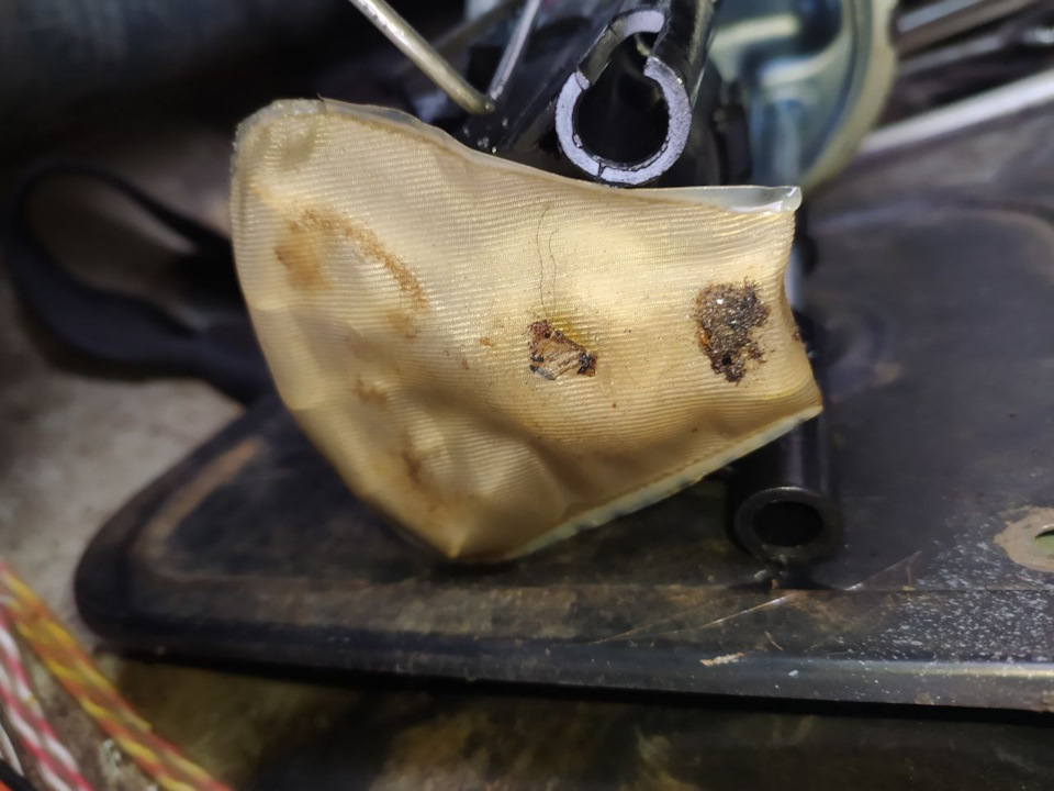 Замена сетки в бензобаке 2110 — Lada 21103, 1,5 л, 2003 года | своими ...