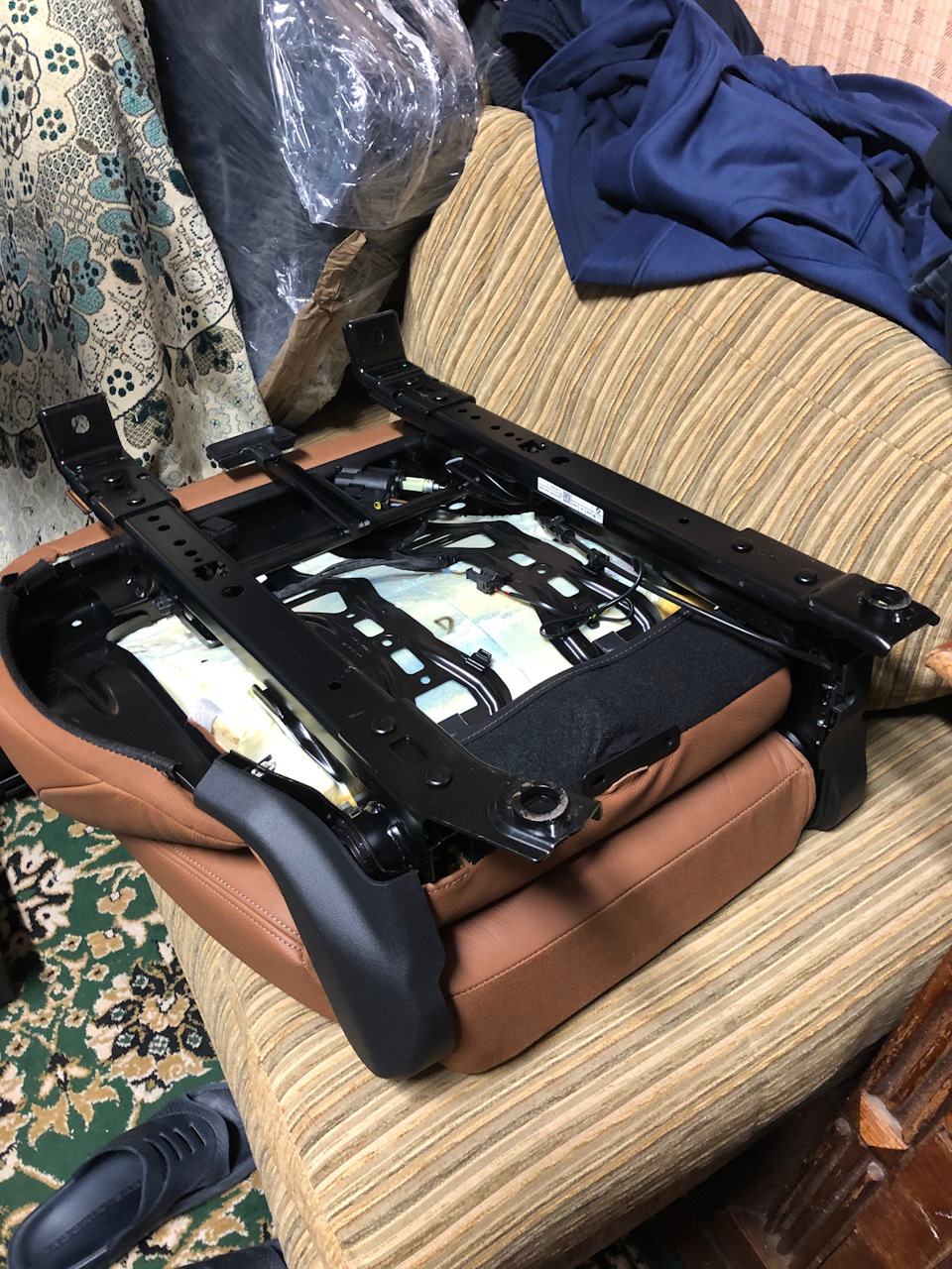 как стало, кстати тут же видна внутренняя требуха, у второй половинки всё примерно так же — BMW 2 series Active Tourer (F45)