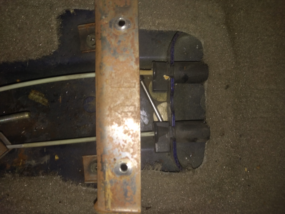 Как я менял тросики ручного тормоза) — Mazda 6 (1G) GG, 2,3 л, 2004 ...