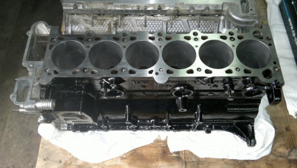 Разобранный двигатель бмв. Двигатель м52 бмв е39. М 52 мотор бмв. М52 двигатель бмв. 2 8 2 52.