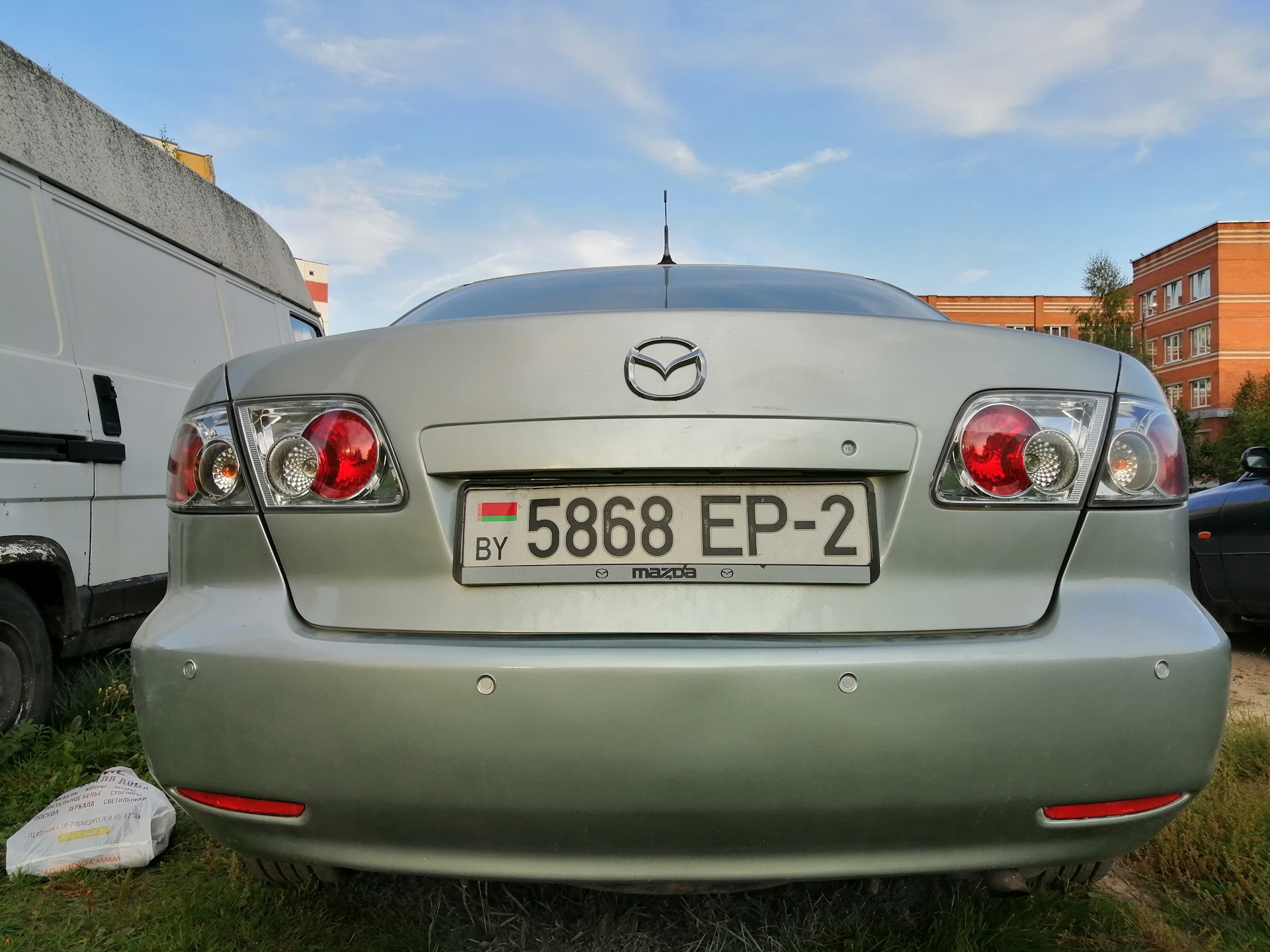 Парктроники 2006 года. Mazda 6 парктроник. Мазда 6 с парктрониками.