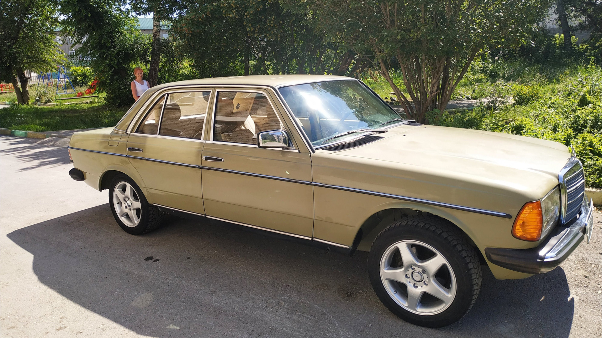 Mercedes-Benz W123 2.0 бензиновый 1983 | 2.0 бензин «Персик» на DRIVE2