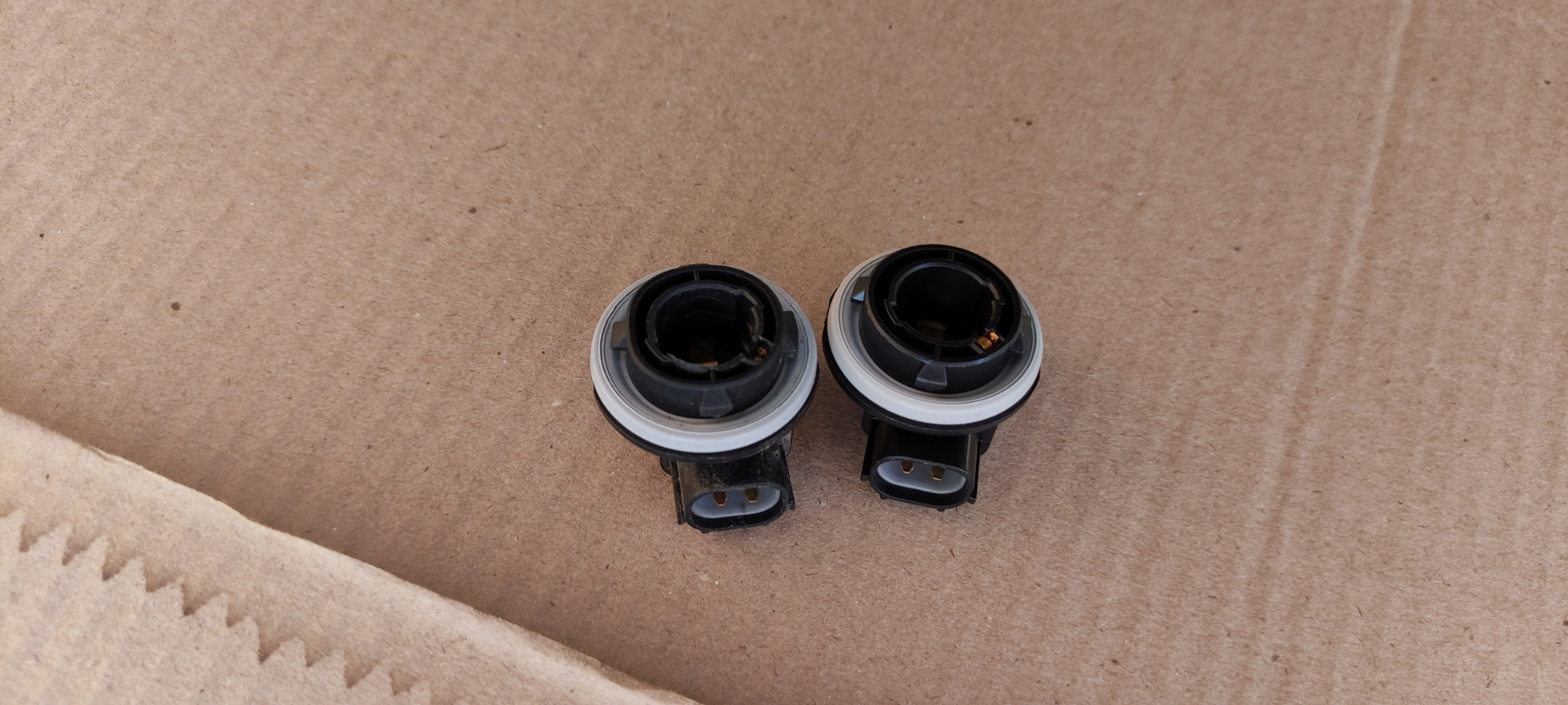 Цоколь лампы ДХО и тормозные колодки — Hyundai Solaris, 1,4 л, 2016 ...