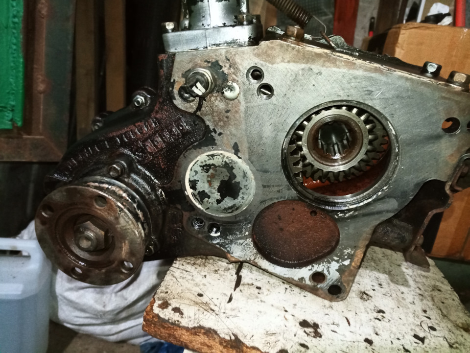 Заливной болт раздатка нива. Нива вой кпп. Убираем вой раздатки как убрать. Убираем вой раздатки как убрать. Нива мем вой раздатки.