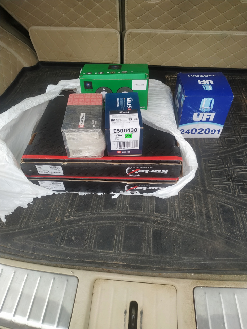 Фото в бортжурнале Infiniti QX70. Запчасти на фото: 2402001