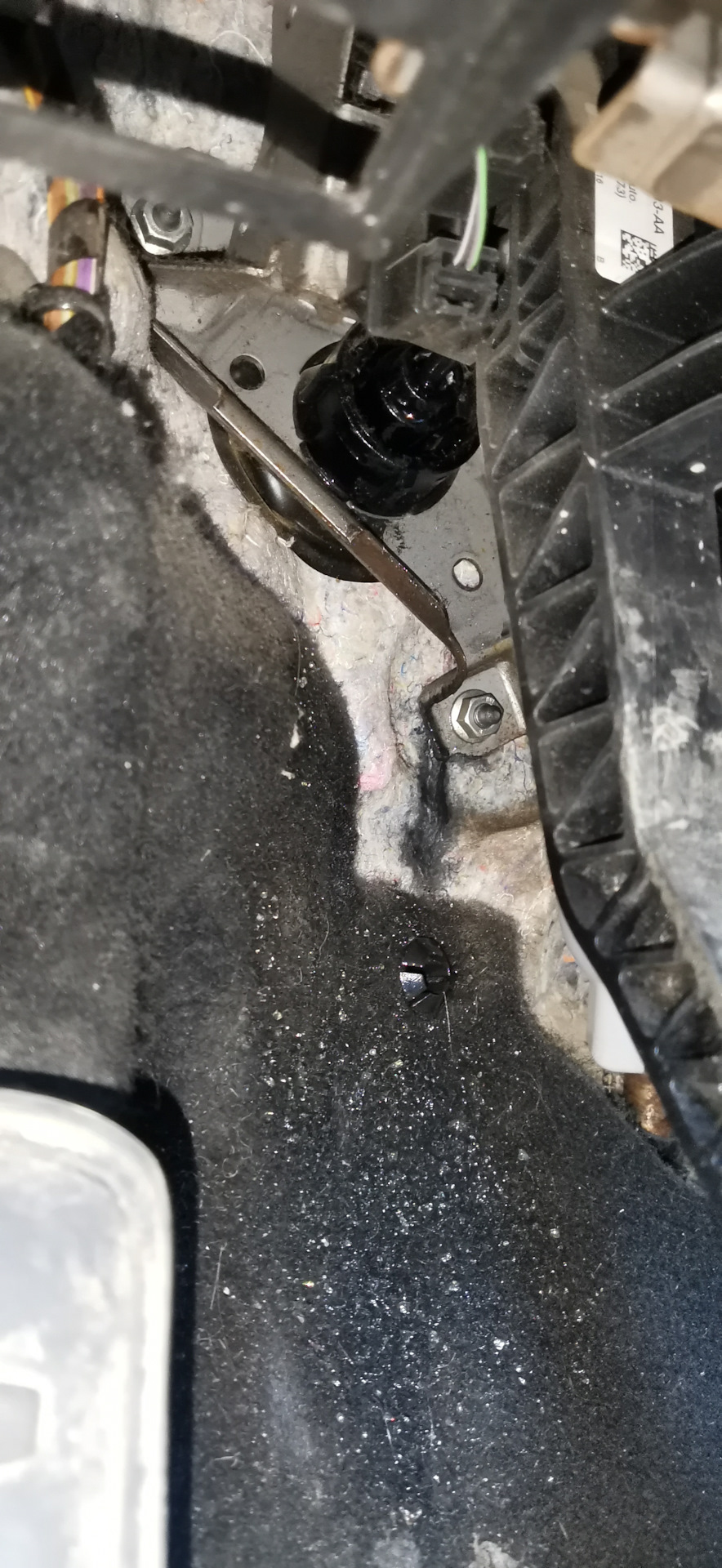 Нужна помощь, появилась влага под педалью сцепления! — Ford Focus ...