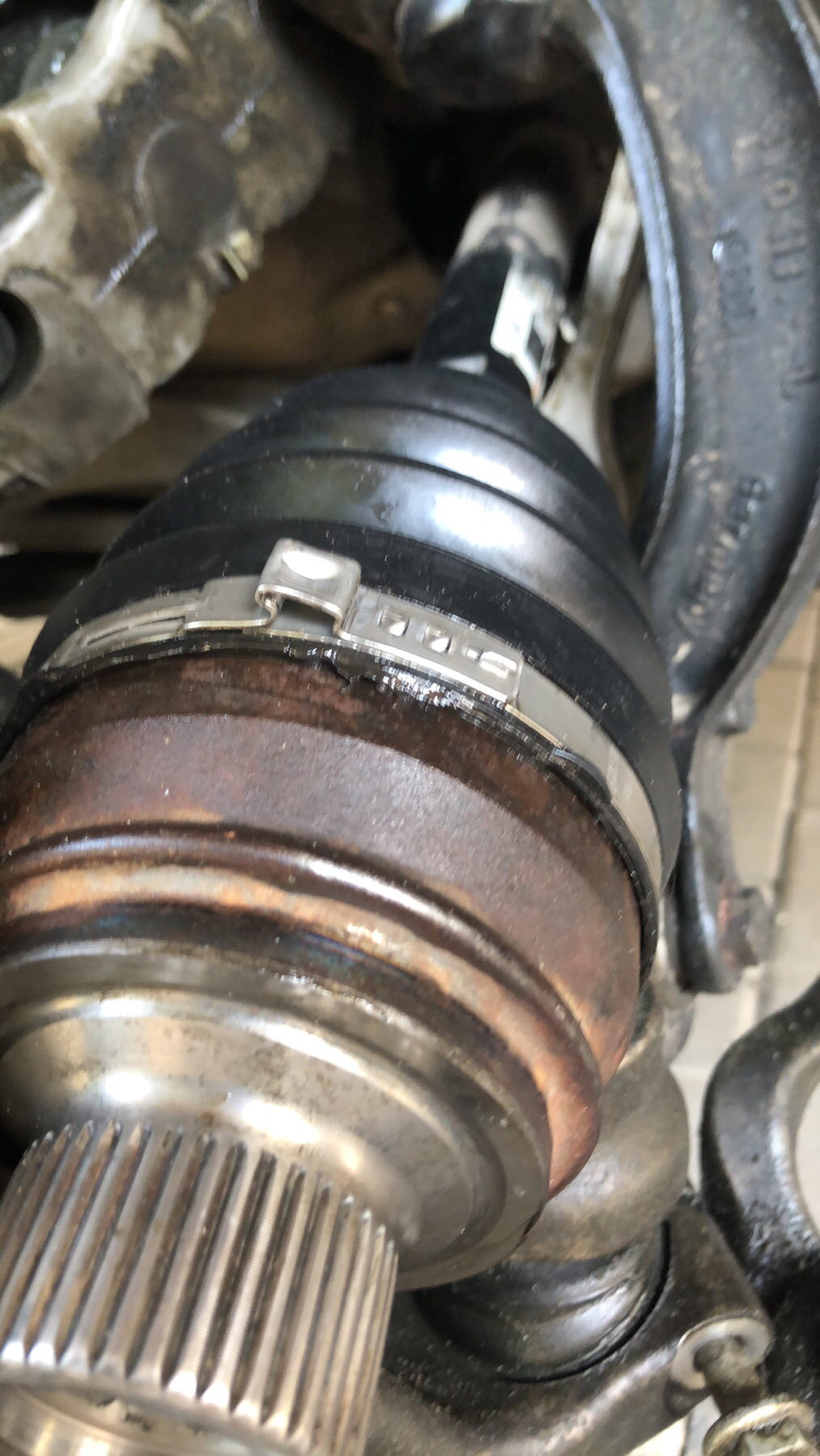 Замена шруса audi q3. 5 tdi наружный шрус. Замена шрус ауди. Лансер 10 замена гранаты наружной. Замена шрус ауди.