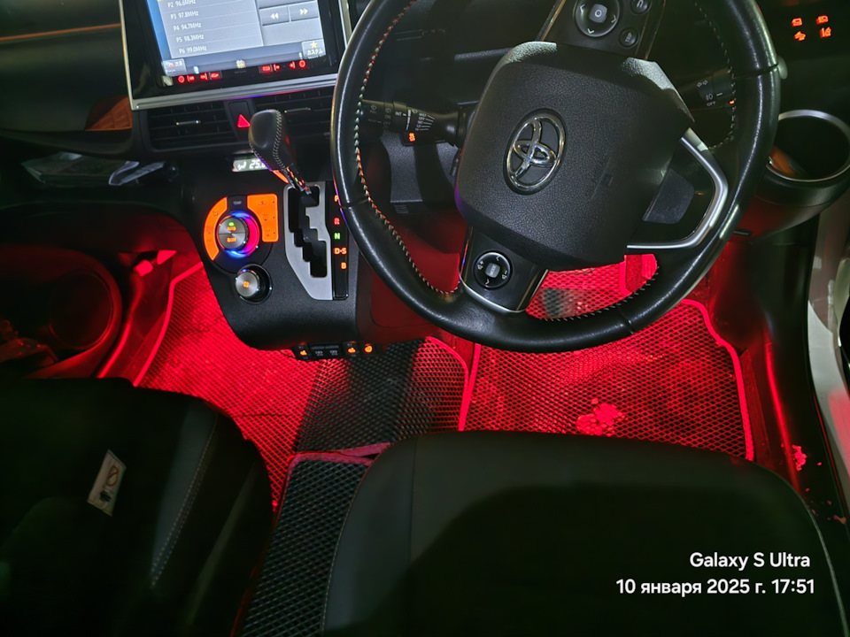 Подсветка ног — Toyota Sienta (2G), 1,5 л, 2019 года | аксессуары | DRIVE2