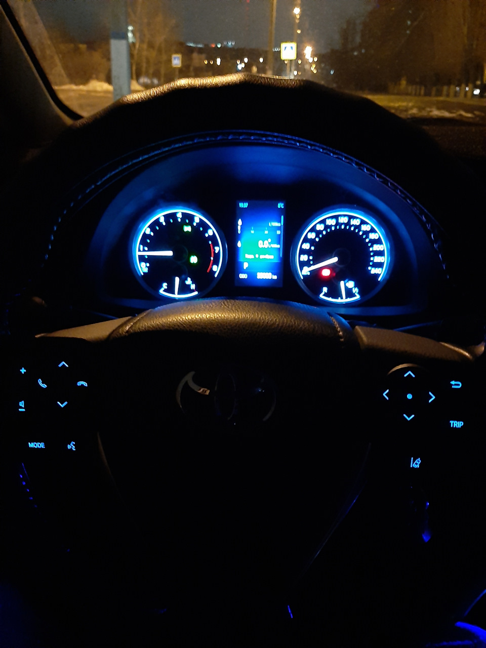 ночью все отлично смотрится — Toyota Corolla (160)