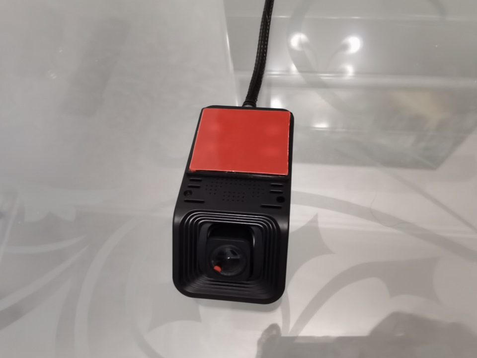 Передняя камера. Направление камеры слегка регулируется вверх-вниз — Citroen C4 L