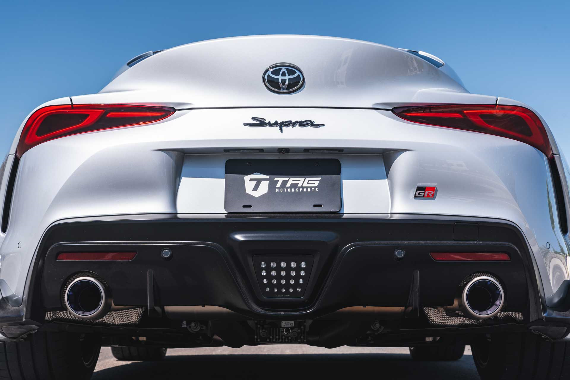 Выхлоп Akrapoviс 💨 — Toyota Supra (90), 3 л, 2022 года | тюнинг | DRIVE2