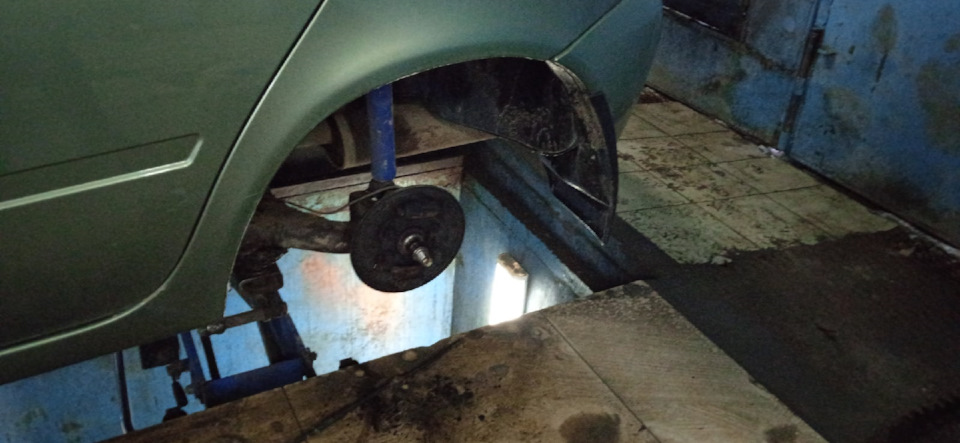 Замена тросиков ручника и задних ступичных подшипников — Lada Калина ...