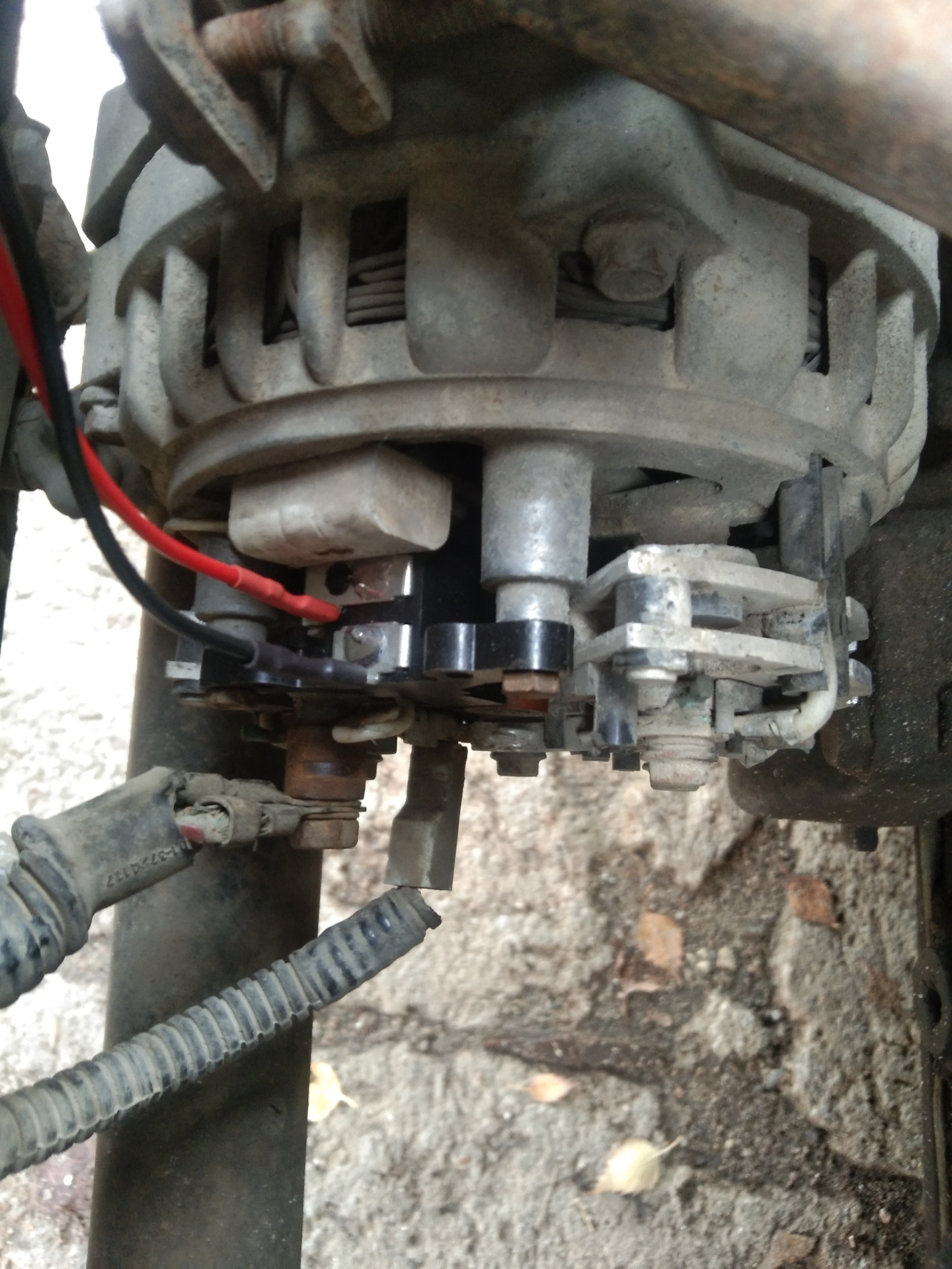 Слабая зарядка аккумулятора. — LADA 21114, 1,6 л., 2005 года | поломка ...