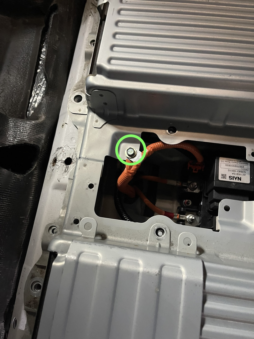 .и ещё один болтик — Lexus RX 400h (2G). Запчасти на фото: G384348010