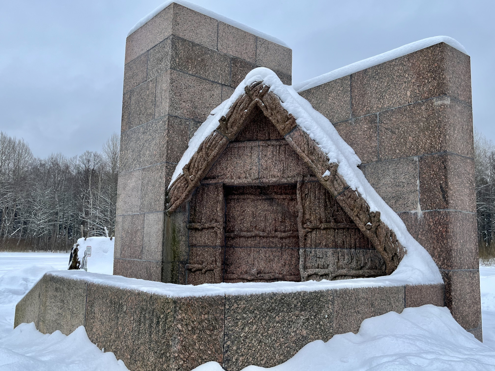 Дорога к шалашу ленина. Музей шалаш Ленина. Шалаш Ленина Сестрорецк. Сестрорецкий разлив шалаш Ленина. Шалаш Ленина в разливе.