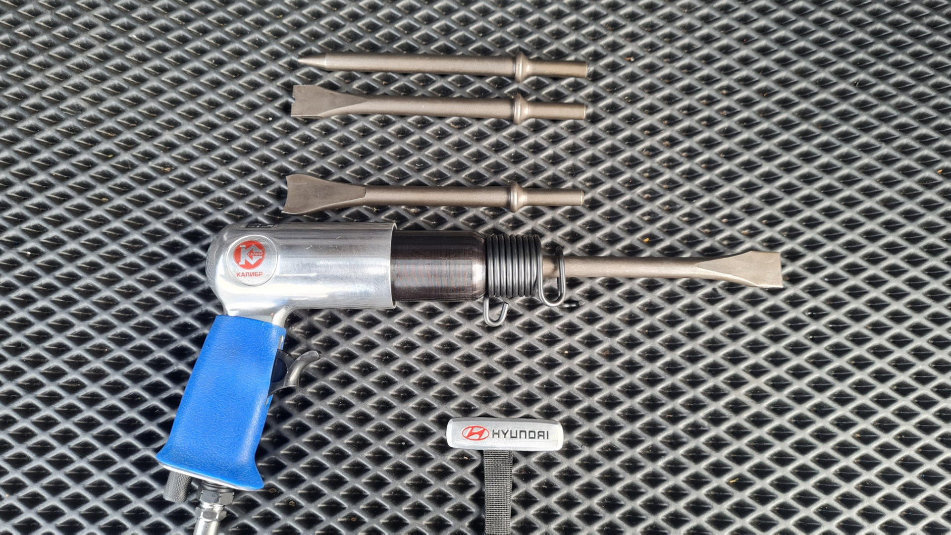 Пневматическое зубило Калибр ПНЗ-19/800 для замены сайлентблока балки ...