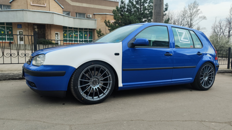 Volkswagen Golf 𝕭𝖑𝖚𝖊 𝕭𝖚𝖑𝖑𝖊𝖙